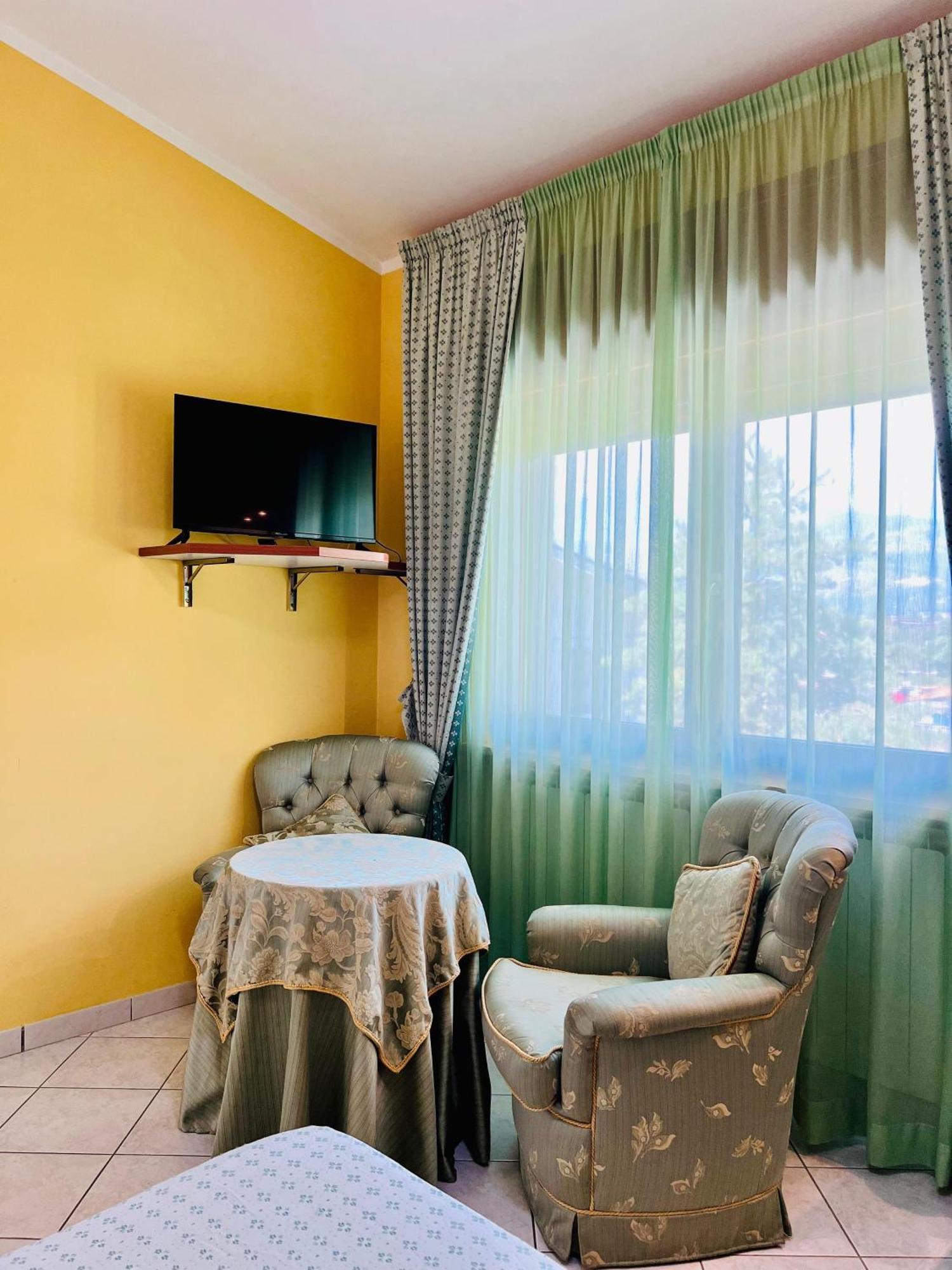 צ'לנו Hotel Paradiso מראה חיצוני תמונה
