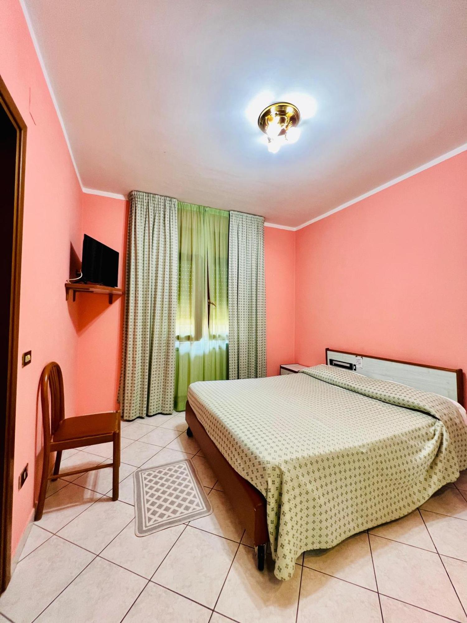 צ'לנו Hotel Paradiso מראה חיצוני תמונה