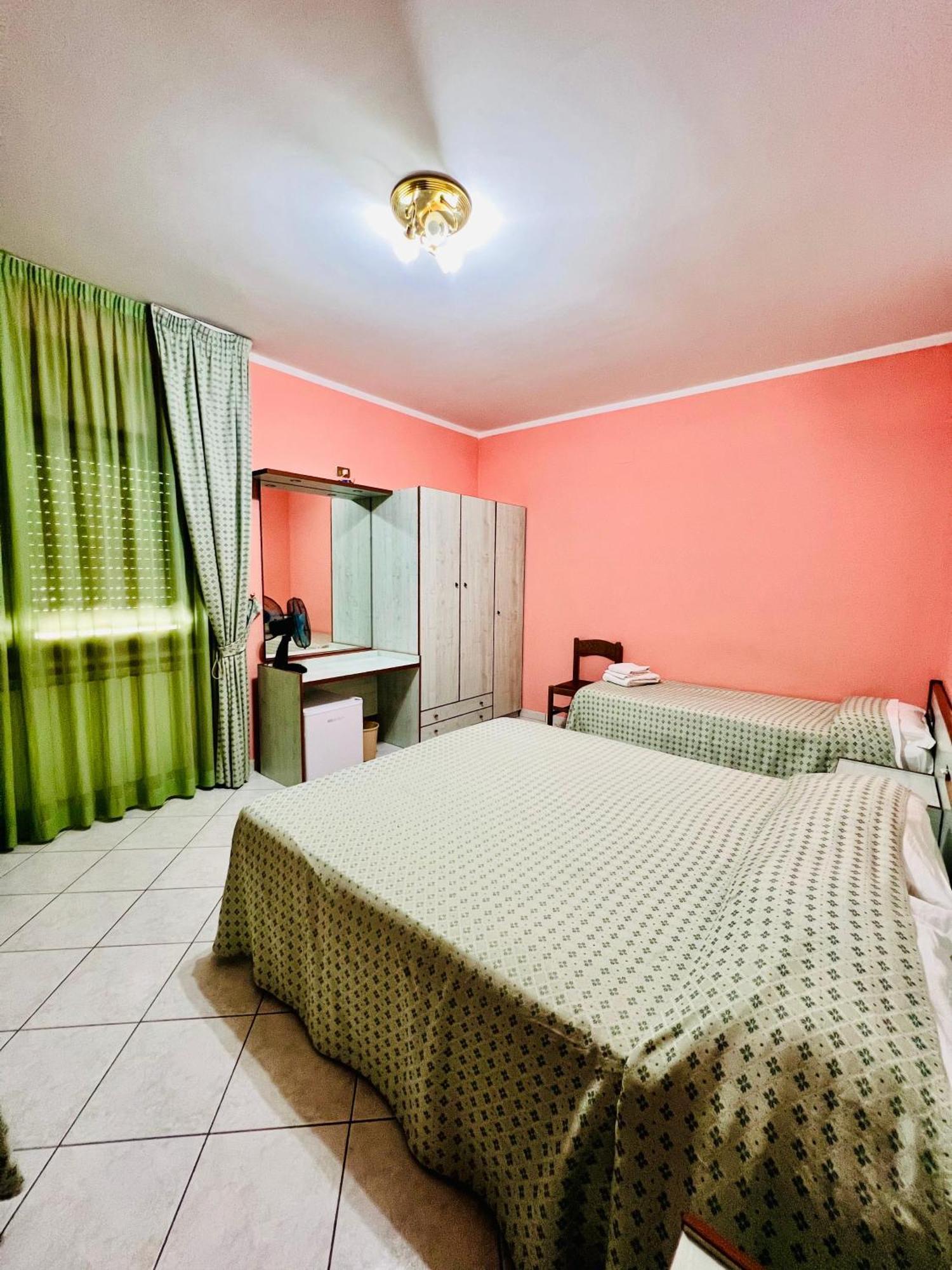 צ'לנו Hotel Paradiso מראה חיצוני תמונה