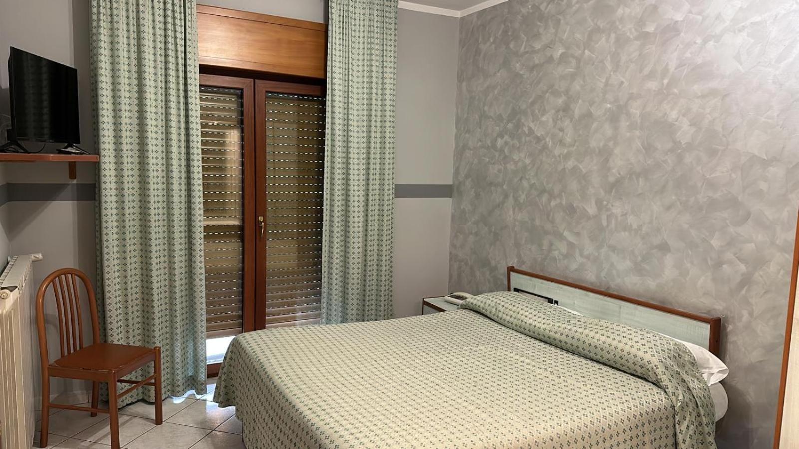 צ'לנו Hotel Paradiso מראה חיצוני תמונה